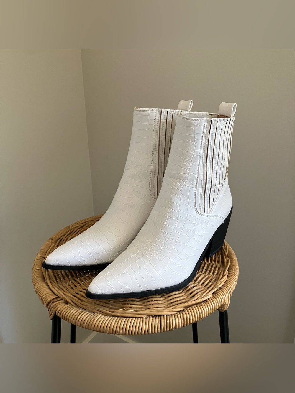 Pretty Little Thing Western White Booties